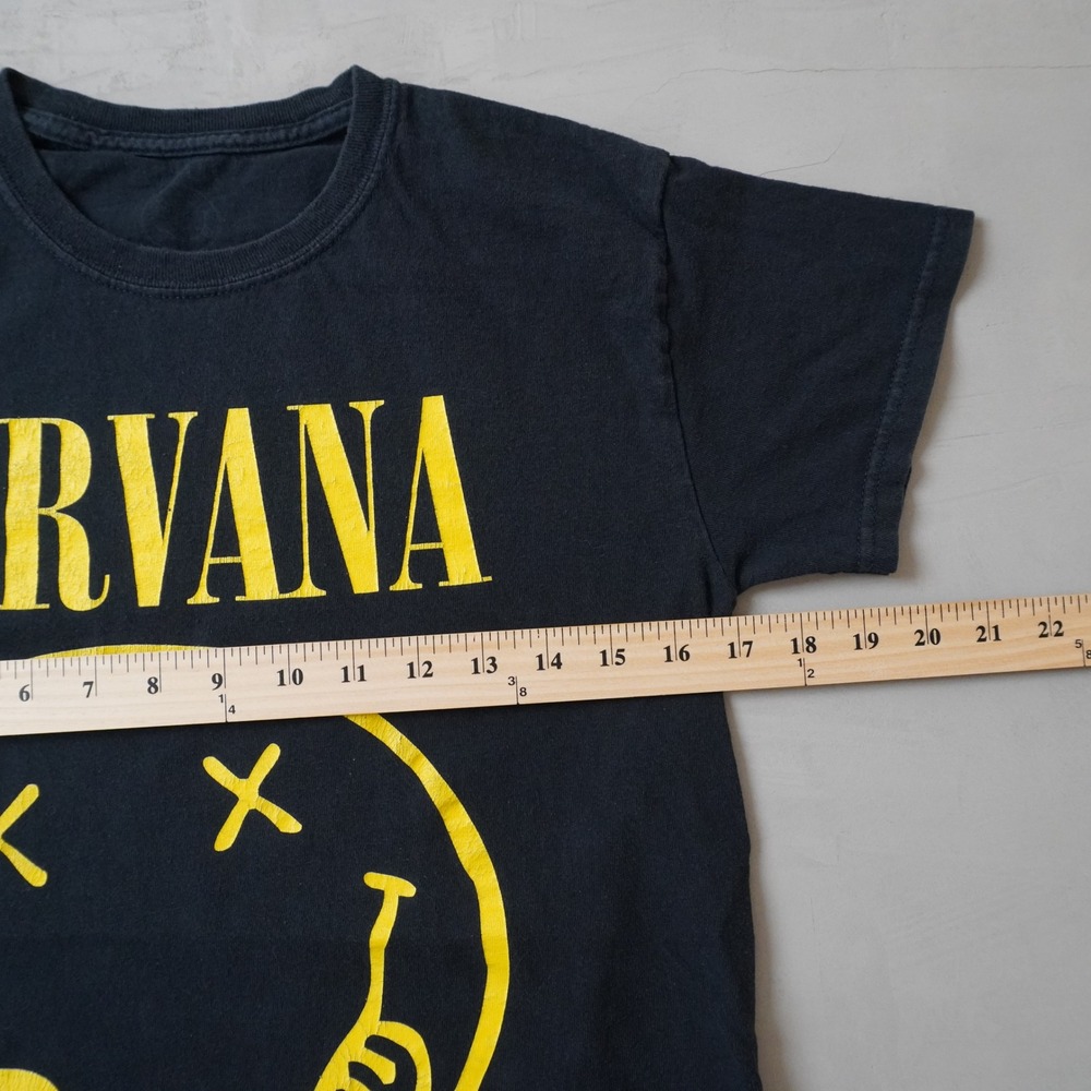 Nirvana Smiley Face Graphic T-Shirt Mens Small Black Yellow Band Tee - Picture 5 of 5